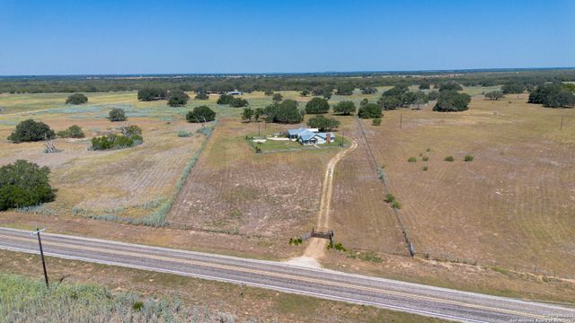 3752 FM 77, Nixon, TX 78140