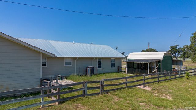 3752 FM 77, Nixon, TX 78140