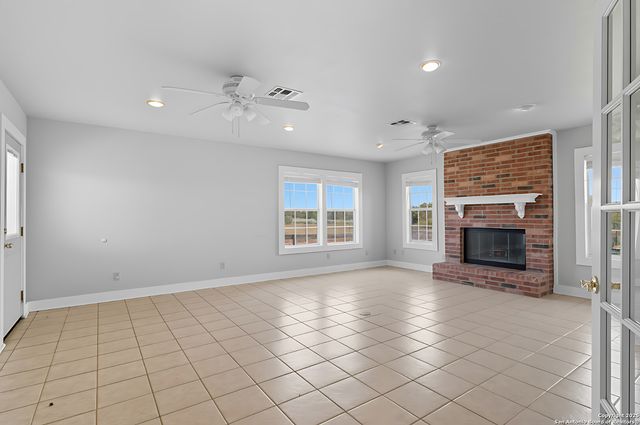 3752 FM 77, Nixon, TX 78140