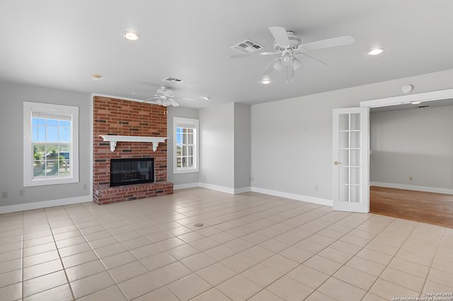 3752 FM 77, Nixon, TX 78140