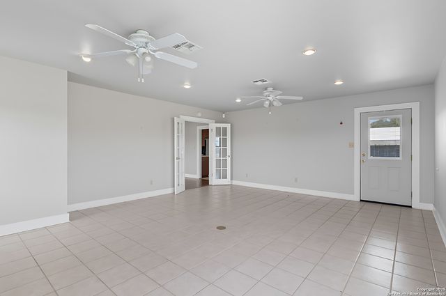 3752 FM 77, Nixon, TX 78140