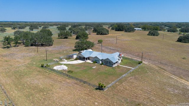 3752 FM 77, Nixon, TX 78140