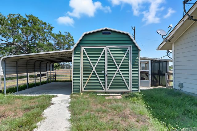 3752 FM 77, Nixon, TX 78140