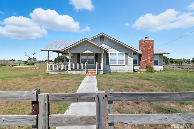 3752 FM 77, Nixon, TX 78140