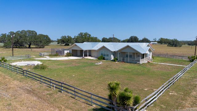 3752 FM 77, Nixon, TX 78140