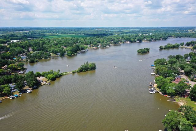 4717 Winnebago Drive, Wonder Lake, IL 60097