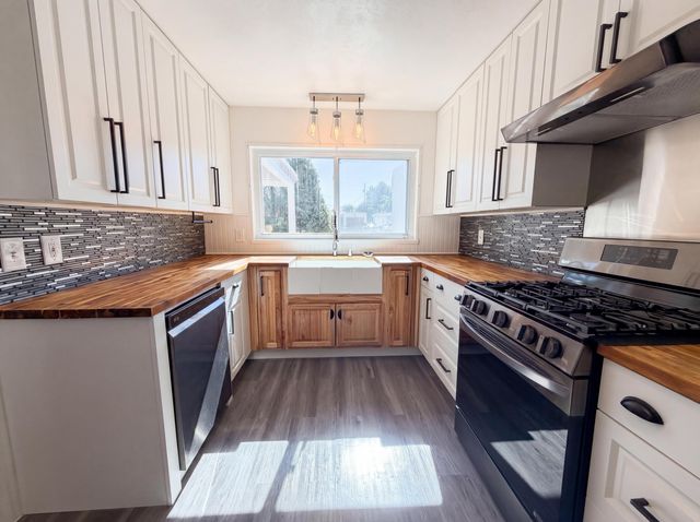 817 Truman Street NE, Albuquerque, NM 87110
