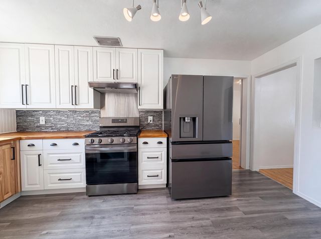 817 Truman Street NE, Albuquerque, NM 87110