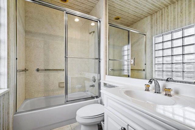 56 Island Drive, Boynton Beach, FL 33436