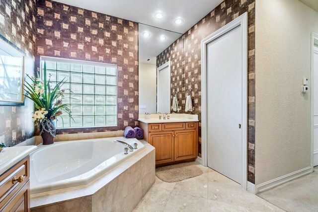 56 Island Drive, Boynton Beach, FL 33436