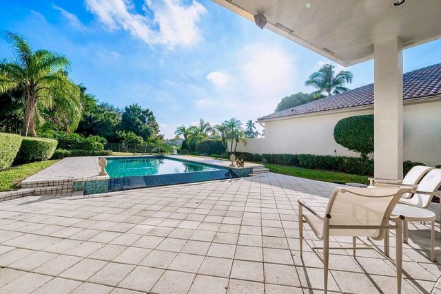 56 Island Drive, Boynton Beach, FL 33436