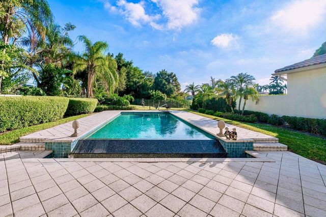 56 Island Drive, Boynton Beach, FL 33436