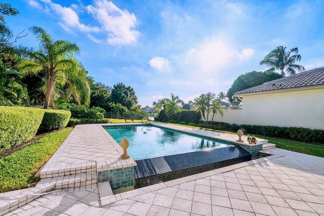 56 Island Drive, Boynton Beach, FL 33436