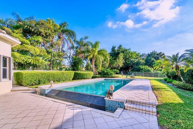 56 Island Drive, Boynton Beach, FL 33436