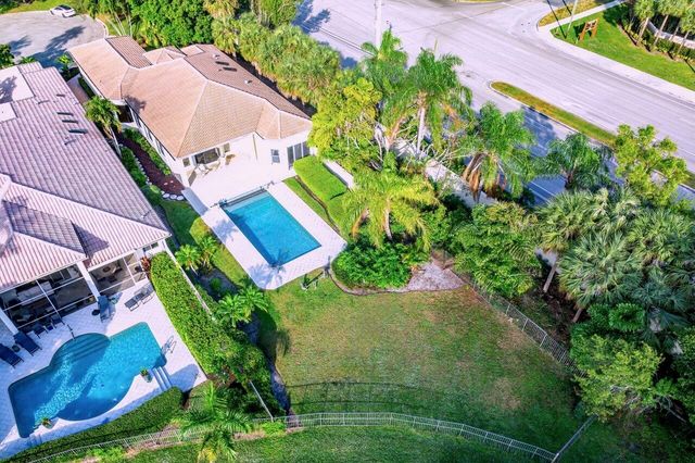 56 Island Drive, Boynton Beach, FL 33436