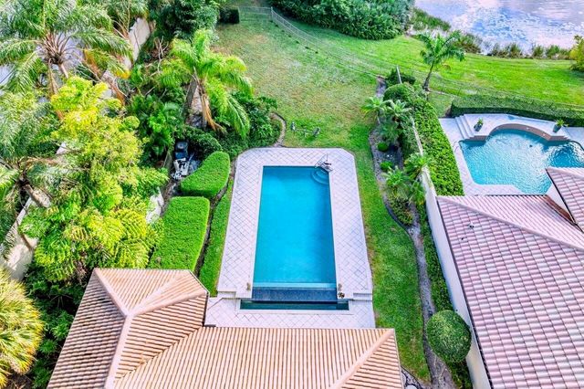 56 Island Drive, Boynton Beach, FL 33436