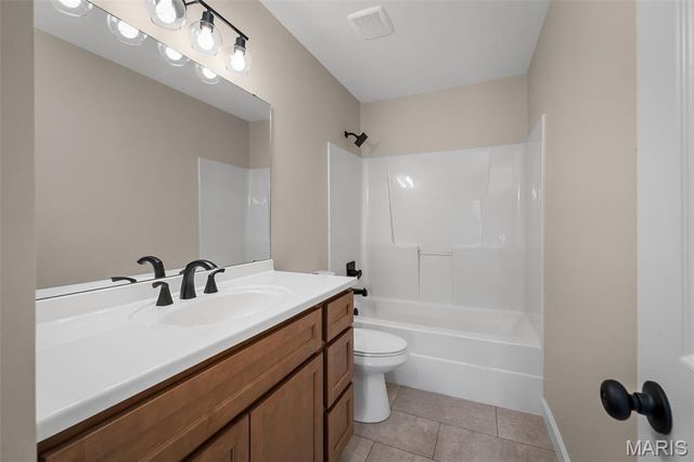 915 Hunter Chaise Drive, Wentzville, MO 63385