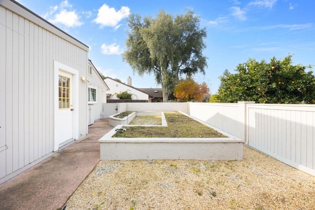 1317 Lake Blvd, Davis, CA 95616