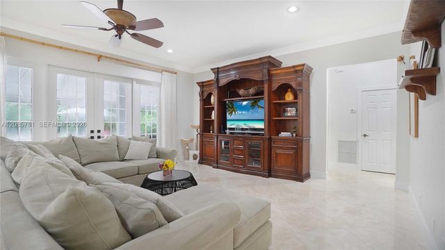 1606 Victoria Pointe Circle, Weston, FL 33327