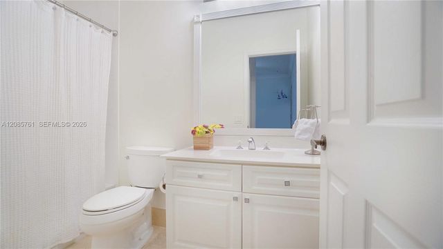 1606 Victoria Pointe Circle, Weston, FL 33327