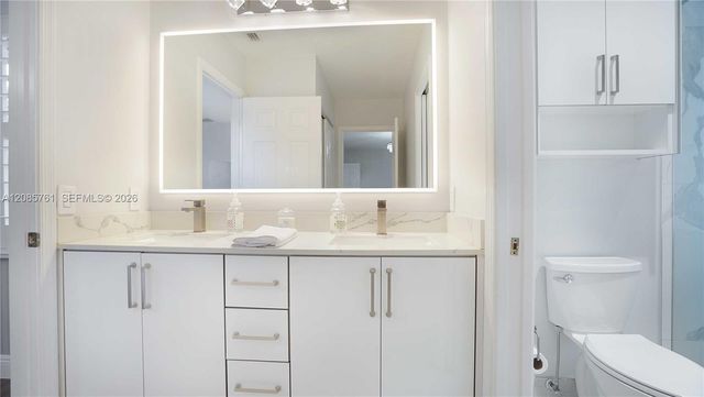 1606 Victoria Pointe Circle, Weston, FL 33327