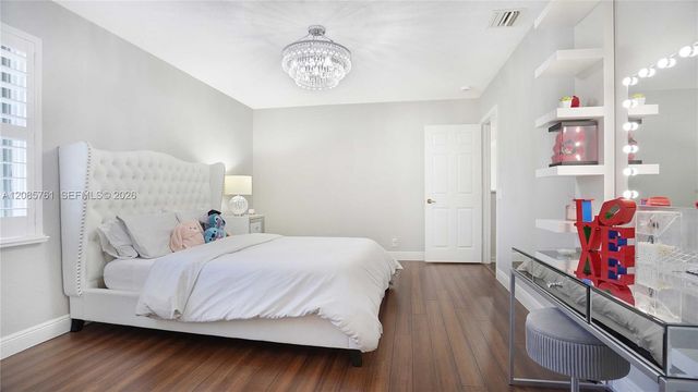 1606 Victoria Pointe Circle, Weston, FL 33327