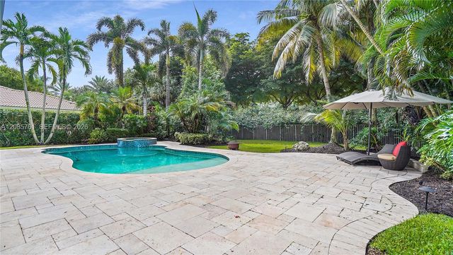 1606 Victoria Pointe Circle, Weston, FL 33327