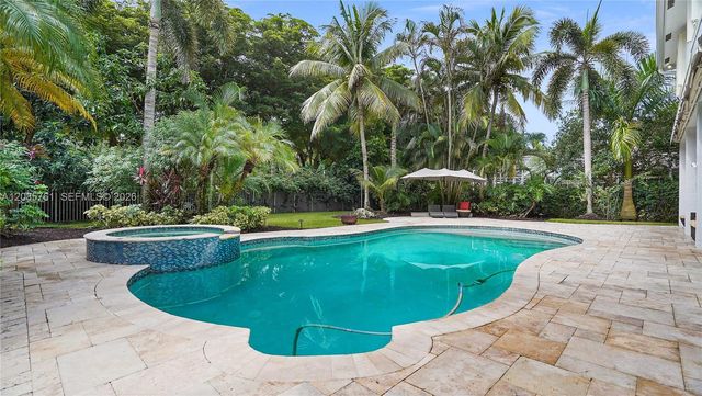 1606 Victoria Pointe Circle, Weston, FL 33327