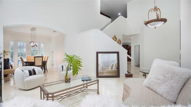 1606 Victoria Pointe Circle, Weston, FL 33327