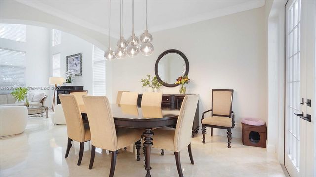 1606 Victoria Pointe Circle, Weston, FL 33327