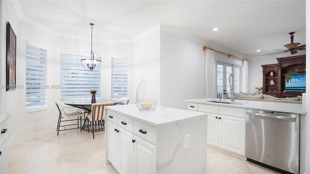 1606 Victoria Pointe Circle, Weston, FL 33327