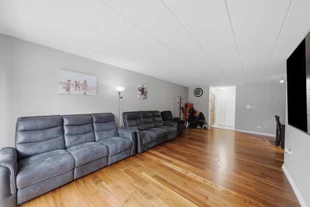 6490 N Northwest Highway 1C, Chicago, IL 60631