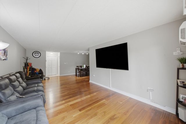 6490 N Northwest Highway 1C, Chicago, IL 60631