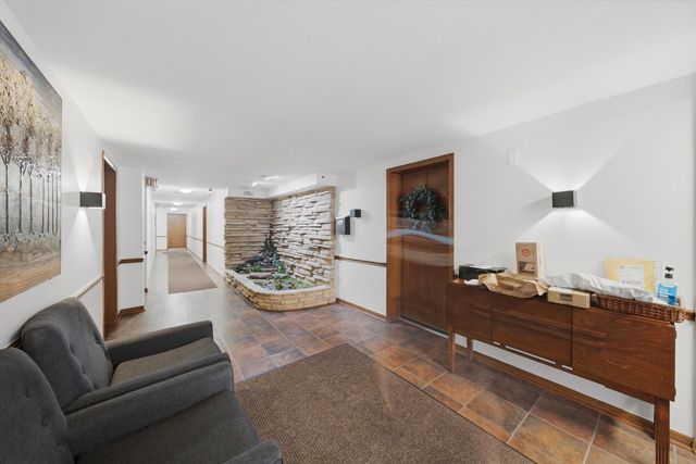 6490 N Northwest Highway 1C, Chicago, IL 60631
