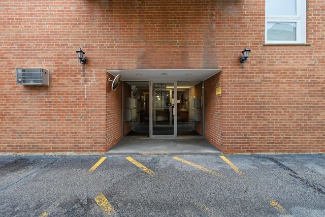 6490 N Northwest Highway 1C, Chicago, IL 60631