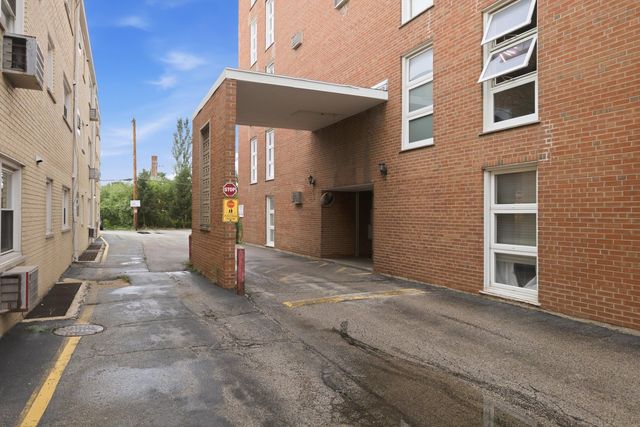 6490 N Northwest Highway 1C, Chicago, IL 60631