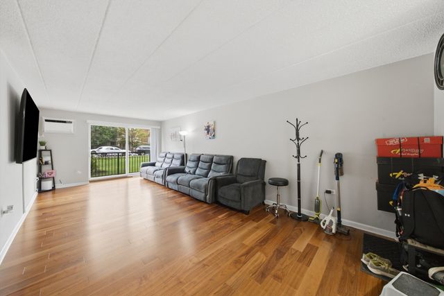 6490 N Northwest Highway 1C, Chicago, IL 60631