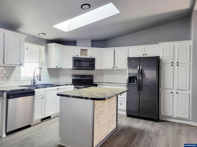 4722 Wyoming Cir NE, Salem, OR 97305