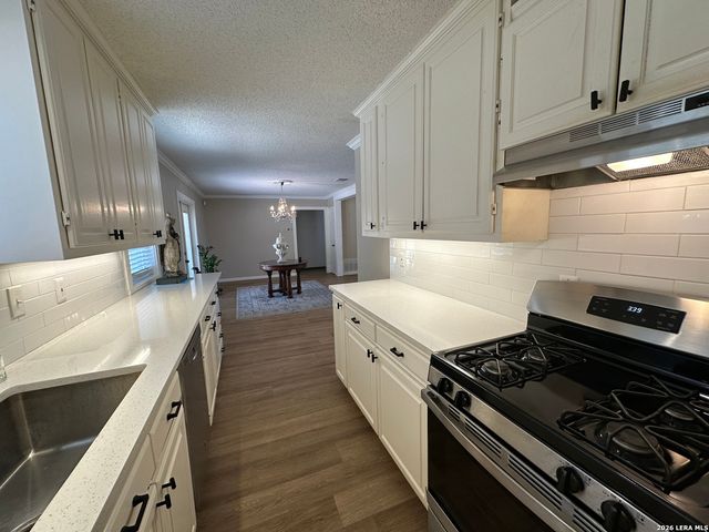 1023 MOREY PEAK DR, San Antonio, TX 78213