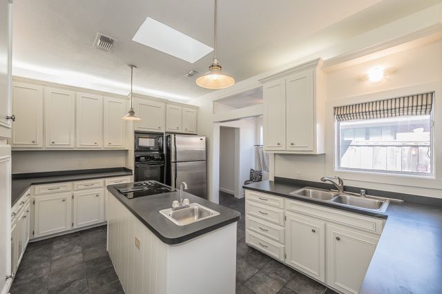 2412 Kenley Street, Fort Worth, TX 76107