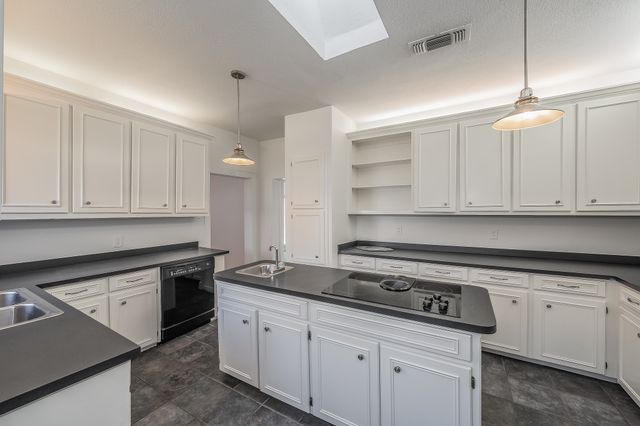 2412 Kenley Street, Fort Worth, TX 76107