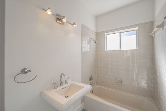 2412 Kenley Street, Fort Worth, TX 76107