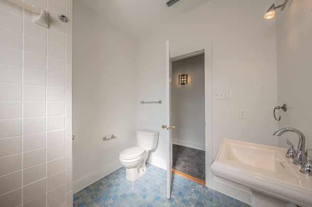 2412 Kenley Street, Fort Worth, TX 76107