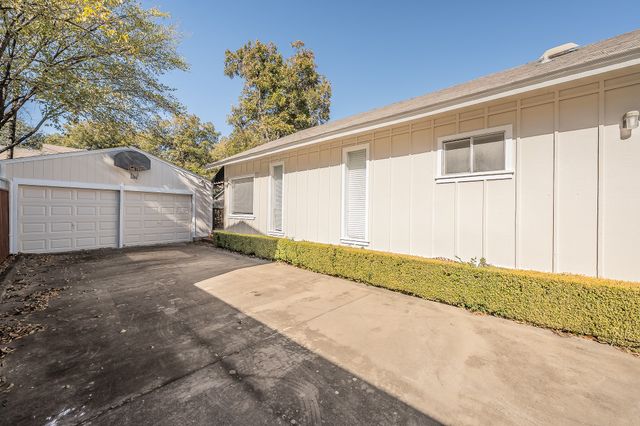 2412 Kenley Street, Fort Worth, TX 76107