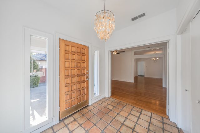 2412 Kenley Street, Fort Worth, TX 76107