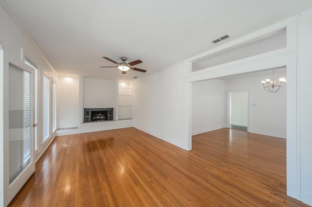 2412 Kenley Street, Fort Worth, TX 76107