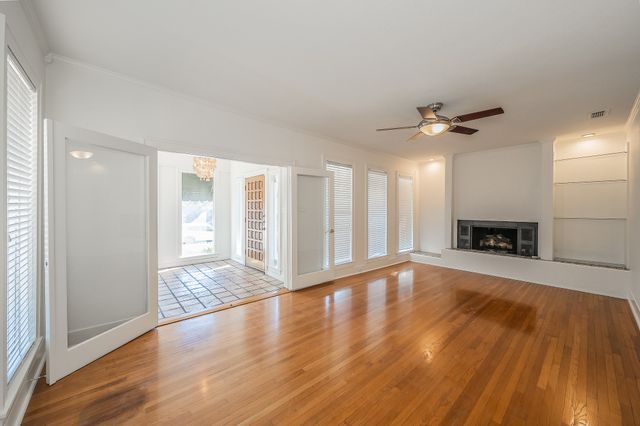 2412 Kenley Street, Fort Worth, TX 76107