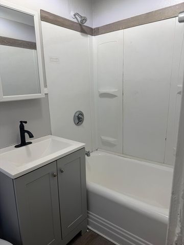 9 Gordon St 12B, Framingham, MA 01702