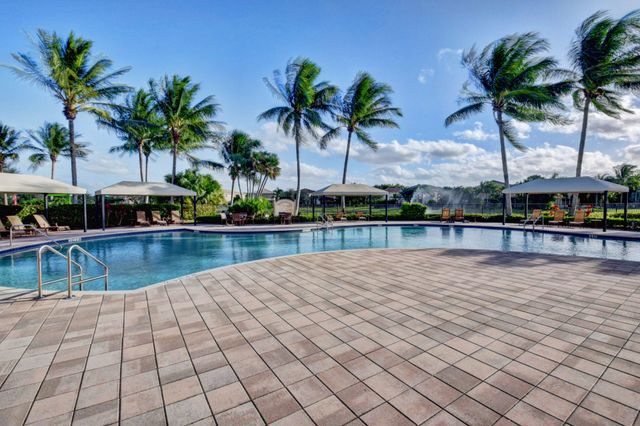 8957 Sandy Crest Lane, Boynton Beach, FL 33473