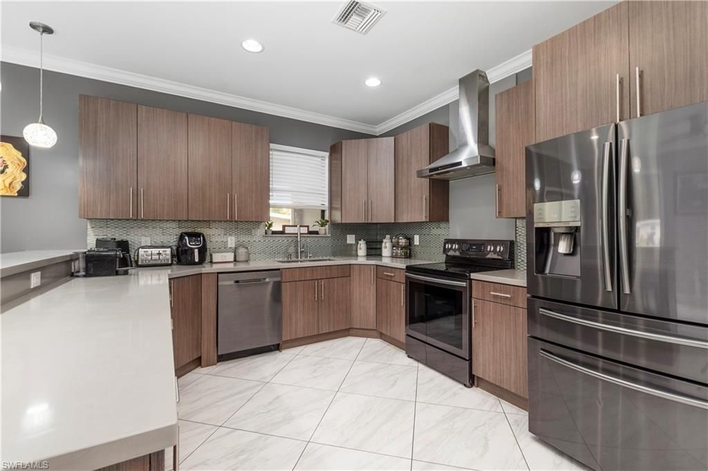 2360 Burton AVE, FORT MYERS, FL 33907 — photo 4